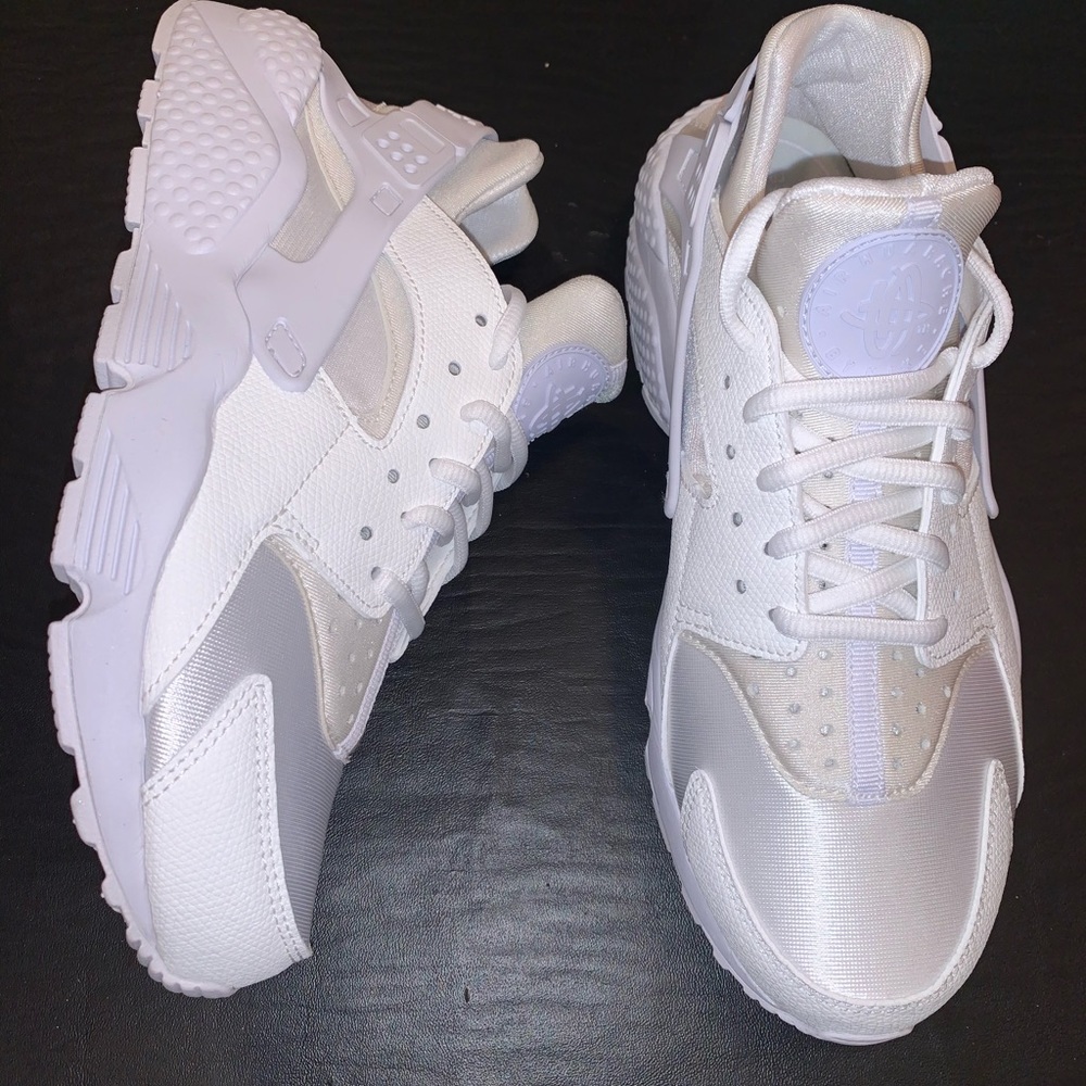 Nike Women Huarache triple White DS